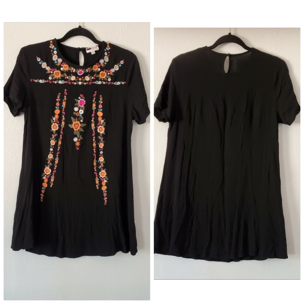 Umgee Floral‎ Embroidered A-line Tee Dress. - Picture 2 of 12